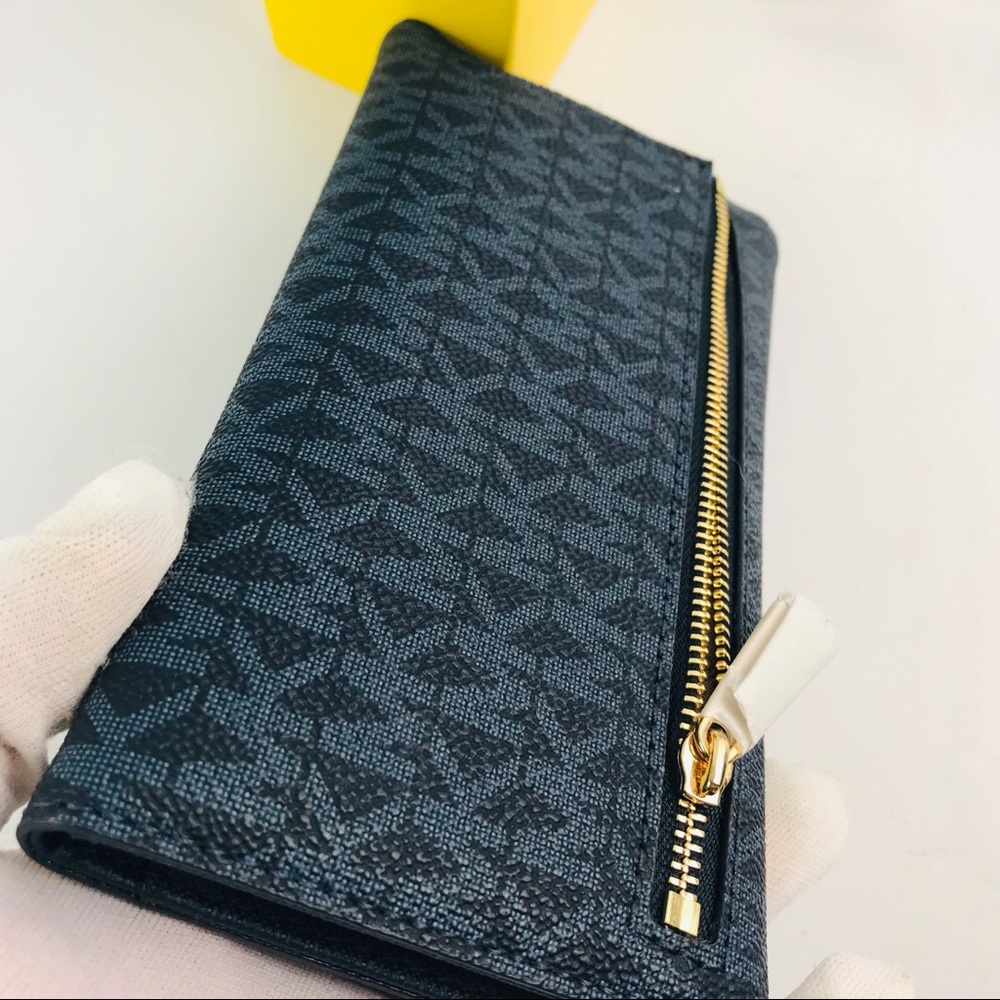 Authentic Michael Kors Jet Set Trifold Long Wallet - Picture 8 of 8